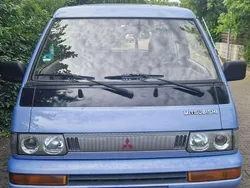 Blau Gebraucht 1994 Mitsubishi L300 Van / Kleinbus | 15.000 €
