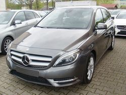Grau Gebraucht 2012 Mercedes B180 Van / Kleinbus | 16.990 € (Teuer)