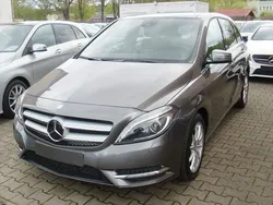 Grau Gebraucht 2012 Mercedes B180 Van / Kleinbus | 16.990 € (Etwas zu teuer)