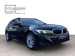 Black sapphire metallic Gebraucht 2023 BMW 320 Shadowline Kombi | 28.990 € (Fairer Preis)