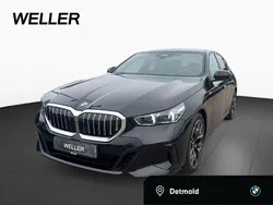 Black sapphire (schwarz) Gebraucht 2025 BMW 520 M Sport Limousine | 49.490 €