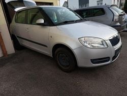 Grau Gebraucht 2007 Skoda Fabia Ambiente Limousine | 2.300 € (Teuer)