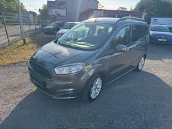 Grau Gebraucht 2015 Ford Tourneo Van / Kleinbus | 7.800 € (Etwas zu teuer)