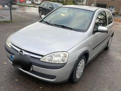 Silber Gebraucht 2003 Opel Corsa Kleinwagen | 1.550 € (Etwas zu teuer)