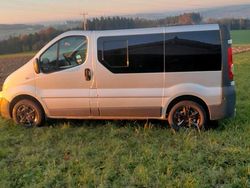 Silber Gebraucht 2011 Renault Traffic Van / Kleinbus | 15.500 €