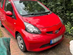 Rot Gebraucht 2006 Toyota Aygo Kleinwagen | 2.700 €