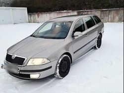 Grau Gebraucht 2007 Skoda Octavia Kombi | 3.750 € (Etwas zu teuer)