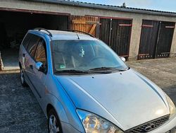 Grau Gebraucht 2002 Ford Focus Kombi | 400 €