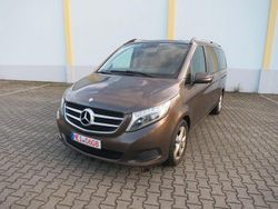 Braun Gebraucht 2017 Mercedes V220 Edition Van / Kleinbus | 17.000 €