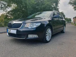 Schwarz Gebraucht 2013 Skoda Superb Kombi | 8.150 € (Guter Preis)