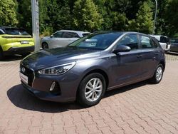 Grau Gebraucht 2017 Hyundai i30 Limousine | 11.990 € (Fairer Preis)