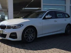 Alpinweiß uni Gebraucht 2022 BMW 330 Shadowline Kombi | 34.790 € (Fairer Preis)