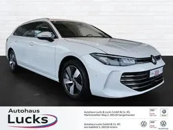 Weiß (pure white) Gebraucht 2024 VW Passat Business Kombi | 35.848 € (Superpreis)