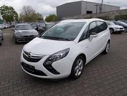 Weiss Gebraucht 2014 Opel Zafira Tourer Innovation Van / Kleinbus | 16.000 € (Teuer)