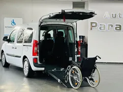 Weiß Gebraucht 2015 Mercedes Citan 109 Van / Kleinbus | 21.950 €