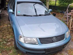 Grün Gebraucht 1995 VW Passat Kombi | 250 €