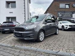 Grau Gebraucht 2015 Ford Tourneo Courier Titanium Van / Kleinbus | 6.999 € (Fairer Preis)
