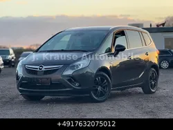 Grau Gebraucht 2015 Opel Zafira Tourer Edition Van / Kleinbus | 7.999 € (Guter Preis)