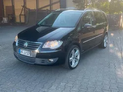 Schwarz Gebraucht 2010 VW Touran Highline Van / Kleinbus | 6.000 € (Fairer Preis)