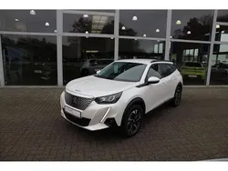 Lack weiss perlglßnzend/typ au Gebraucht 2021 Peugeot e-2008 Allure SUV | 21.990 € (Teuer)