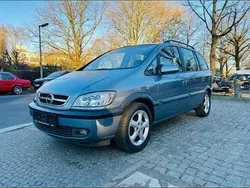 Grau Gebraucht 2003 Opel Zafira Van / Kleinbus | 2.600 € (Etwas zu teuer)