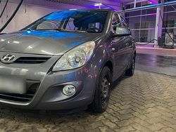 Grau Gebraucht 2012 Hyundai i20 Kleinwagen | 4.000 € (Fairer Preis)