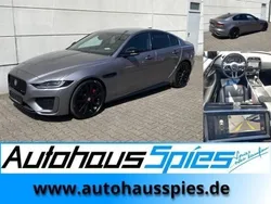 Grau metallic Gebraucht 2023 Jaguar XE R-Dynamic Limousine | 32.989 € (Etwas zu teuer)