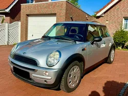 Silber Gebraucht 2004 Mini Cooper Kleinwagen | 2.600 €