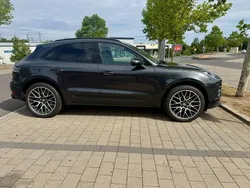 Grau Gebraucht 2021 Porsche Macan SUV | 53.490 € (Fairer Preis)