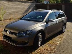 Grau Gebraucht 2015 VW Golf VII Comfortline Kombi | 6.250 € (Fairer Preis)