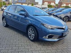 Metallic Gebraucht 2016 Toyota Auris Hybrid | 18.250 € (Etwas zu teuer)