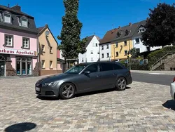 Grau Gebraucht 2019 Audi A4 Kombi | 20.500 € (Superpreis)