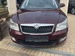 Rot Gebraucht 2011 Skoda Octavia Kombi | 5.400 €