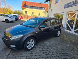 Grau Gebraucht 2011 Kia Ceed Sportswagon Edition 7 Kombi | 5.990 € (Fairer Preis)