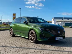 Grün Gebraucht 2023 Peugeot 308 GT Limousine | 28.500 € (Fairer Preis)