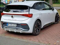 Weiß Gebraucht 2024 Cupra Born Kleinwagen | 25.944 € (Superpreis)