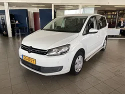 Weiß Gebraucht 2015 VW Touran Comfortline Van / Kleinbus | 4.990 €