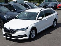 Weiß Gebraucht 2020 Skoda Superb Ambition Kombi | 22.888 € (Guter Preis)