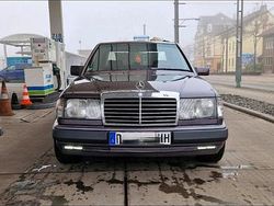 Braun Gebraucht 1992 Mercedes E220 Limousine | 4.950 €