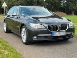 Grau Gebraucht 2011 BMW 730 Limousine | 15.499 € (Fairer Preis)