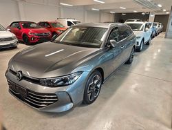 Grau Gebraucht 2024 VW Passat Elegance Kombi | 38.499 € (Fairer Preis)