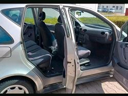 Grau Gebraucht 2002 Mercedes 190 Limousine | 1.550 €