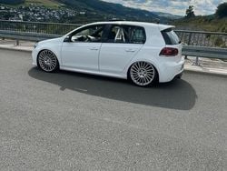 Weiß Gebraucht 2012 VW Golf VI R Kleinwagen | 23.400 €