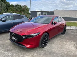 Magmarot Gebraucht 2021 Mazda 3 Limousine | 21.990 € (Etwas zu teuer)