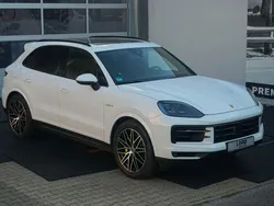 Weiß Gebraucht 2024 Porsche Cayenne SUV | 95.999 €