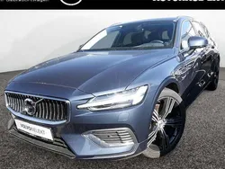 Blau Gebraucht 2022 Volvo V60 Core Kombi | 33.880 € (Guter Preis)