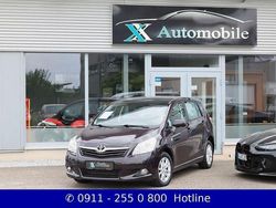 Violett Gebraucht 2011 Toyota Verso Edition Van / Kleinbus | 5.399 € (Fairer Preis)