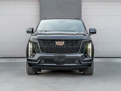 Grau Neu 2025 Cadillac Escalade SUV | 149.900 € (Etwas zu teuer)