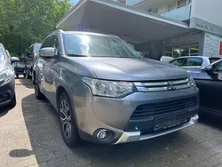 Grau Gebraucht 2015 Mitsubishi Outlander Plus SUV | 7.999 € (Superpreis)