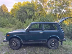 Grün Gebraucht 2011 Lada niva SUV | 2.750 €